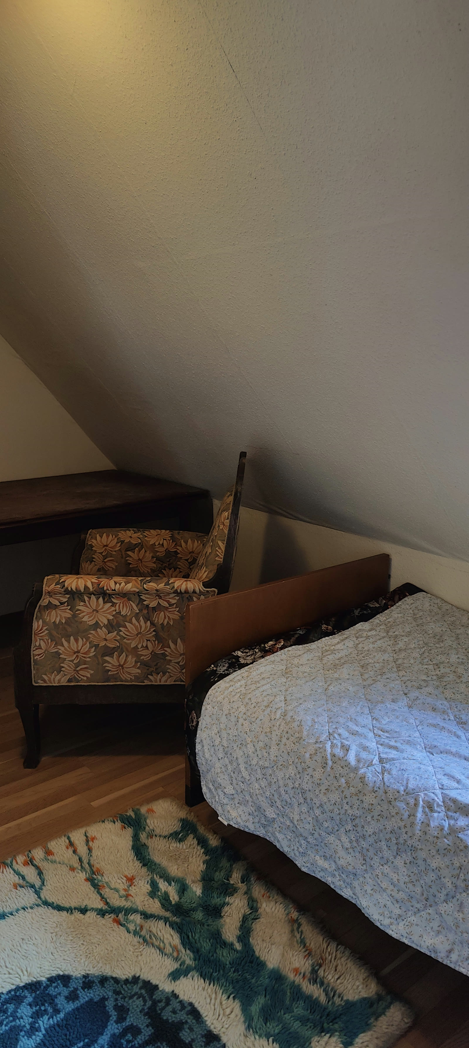 Small single guest room, second view