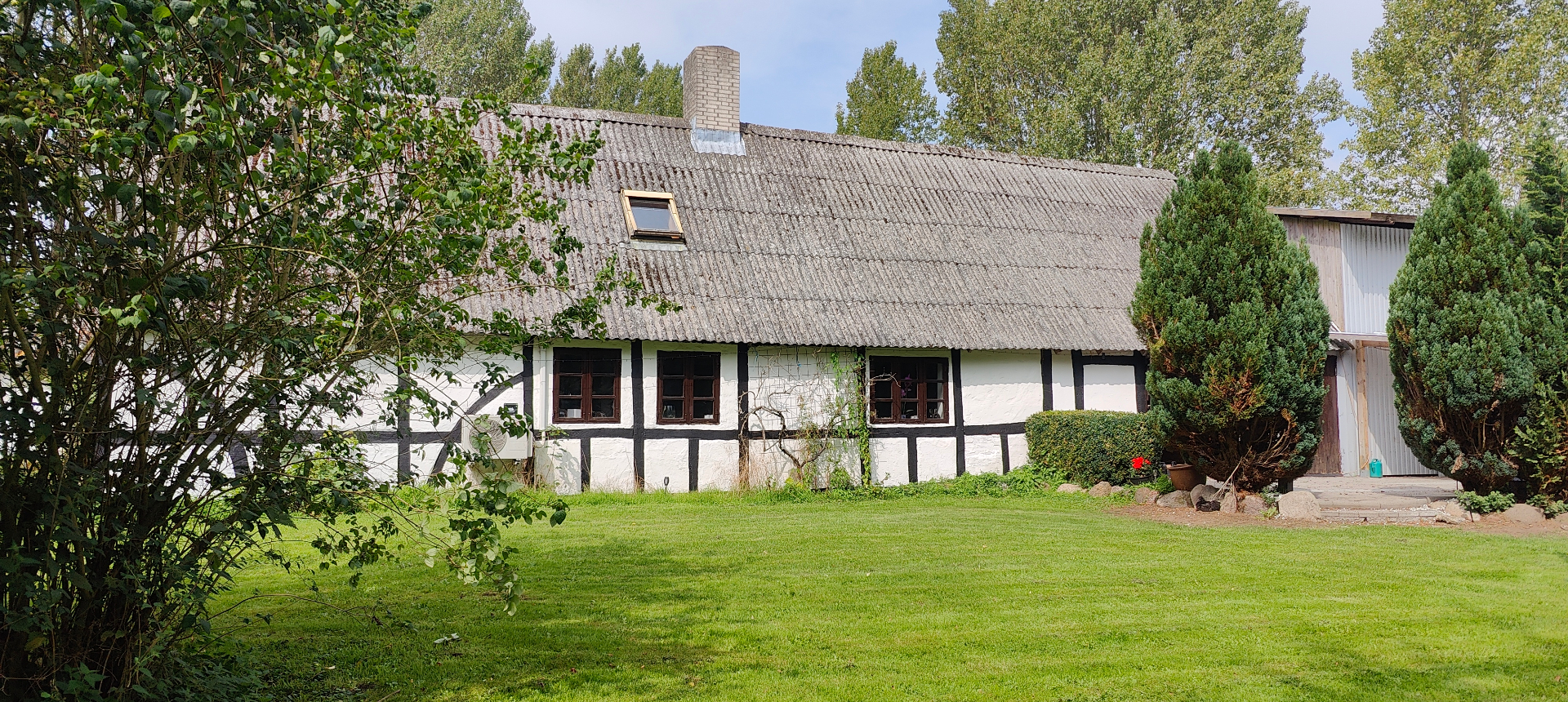 Exterior of the farmhouse at Holeby Rejsestald
